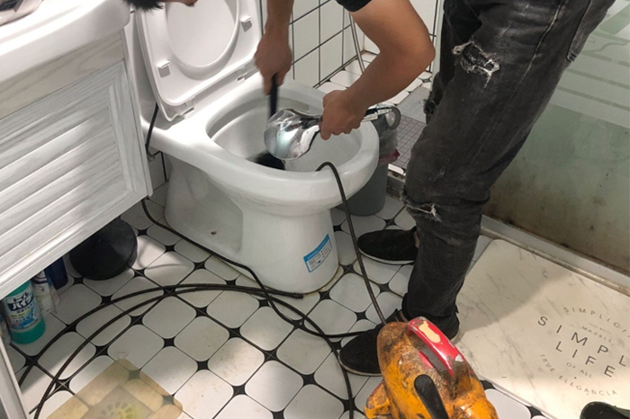 西宁马桶堵塞自己疏通还是找师傅?专业上门服务让你省时更省心